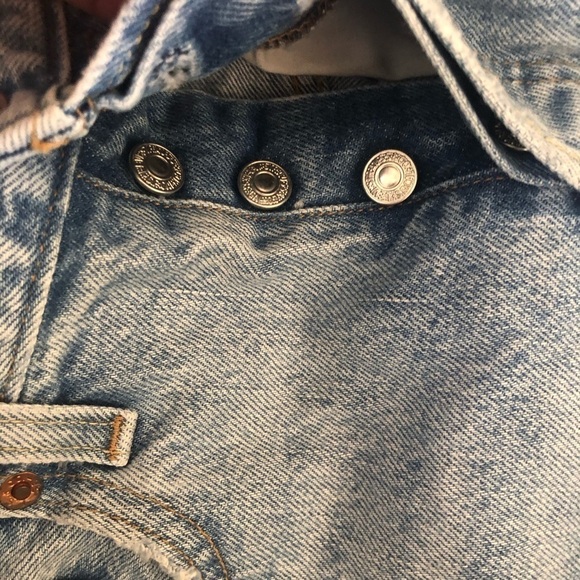 Levi’s Butterfly Buttons Denim Shorts Size 27 - Picture 2 of 2